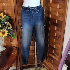 Almost Famous brand cargo style jeans 👖